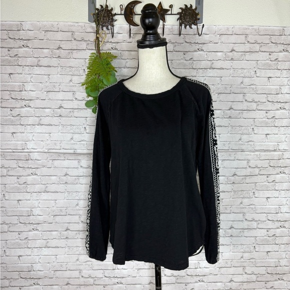 Mododoc Black Embroidered Ikat Sleeve Long Sleeve Tee - Picture 2 of 5